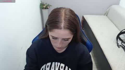 Mia online show from 11-08-25, 02:17