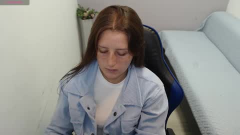 Mia online show from 11-20-25, 01:44