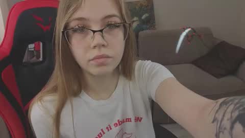 Snapshot of mia_dixson chatting on 10-12-25, 07:18 Mia online show from 10-12-25, 07:18