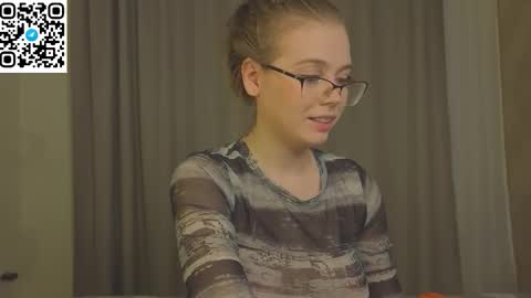 Snapshot of mia_dixson chatting on 10-21-25, 11:22 Mia online show from 10-21-25, 11:22