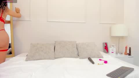 mia_dolcee online show from 10-22-25, 11:54