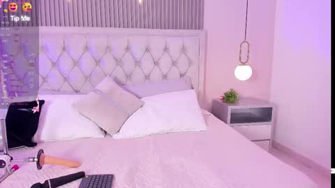 Snapshot of mia_dolls18 chatting on 02-25-26, 03:16 MIA help me get to 25 hands up online show from 02-25-26, 03:16