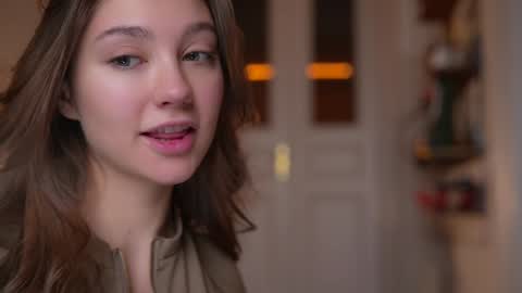 Mia online show from 10-05-25, 04:27