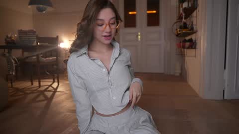 Mia online show from 10-29-25, 06:09