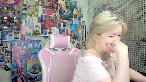 Mia online show from 03-27-26, 03:23