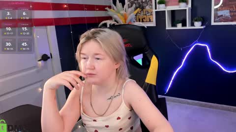 Mia online show from 04-28-26, 03:00