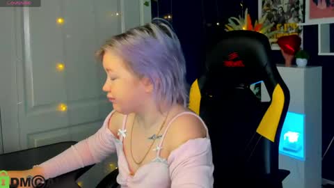 Mia online show from 05-21-26, 02:40
