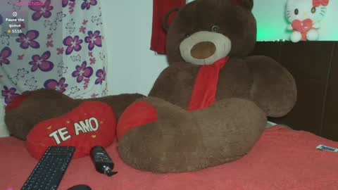 mia_fernand online show from 04-28-26, 02:27