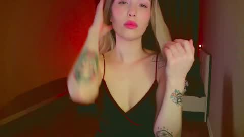 Mia online show from 02-16-25, 03:58