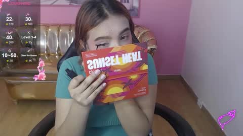 Mia online show from 11-04-25, 12:37