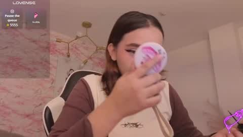 Mia online show from 03-03-26, 01:17