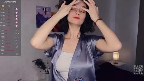 Mia  online show from 03-09-25, 09:46