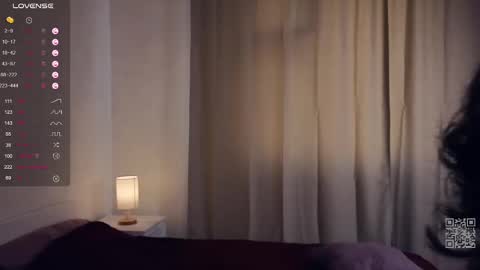 Mia  online show from 03-10-25, 12:04