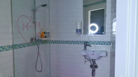 Mia online show from 12-07-24, 10:34