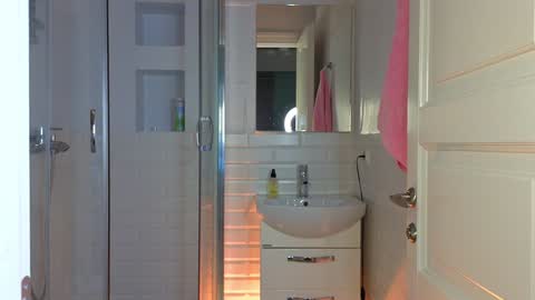 Mia online show from 01-11-25, 09:15