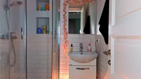 Mia online show from 01-17-25, 11:59