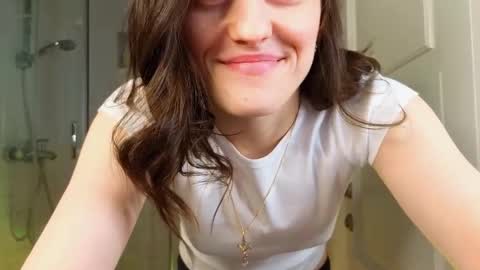 Mia online show from 02-21-25, 07:23