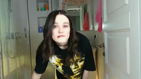 Mia online show from 02-27-25, 05:45