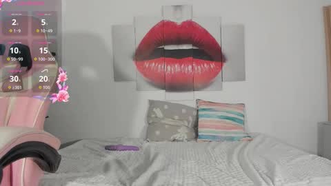 Mia online show from 11-11-25, 12:21