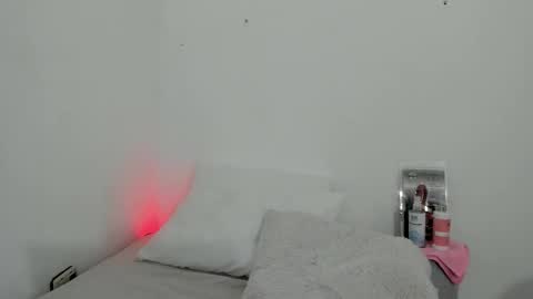 Snapshot of mia_girl00 chatting on 03-01-26, 06:59 Mia online show from 03-01-26, 06:59