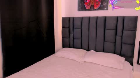 Mia online show from 03-15-26, 02:12