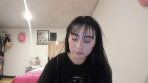 mia kaneee online show from 10-26-25, 08:37