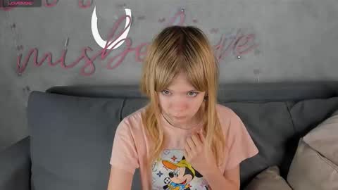 Snapshot of mia_liwis chatting on 10-15-25, 01:22 Minnie online show from 10-15-25, 01:22