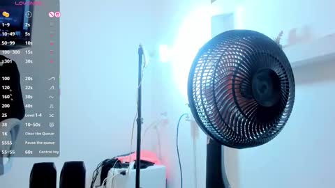 Mia online show from 10-02-25, 02:24