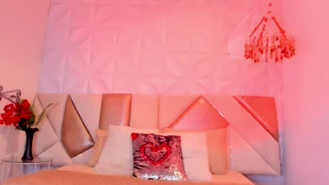 Mia  online show from 10-17-25, 08:00