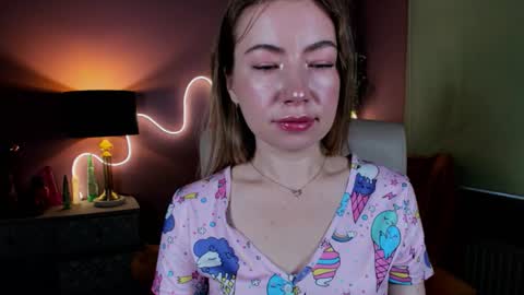 Snapshot of mia_luxx92 chatting on 10-25-25, 06:43 Mia online show from 10-25-25, 06:43