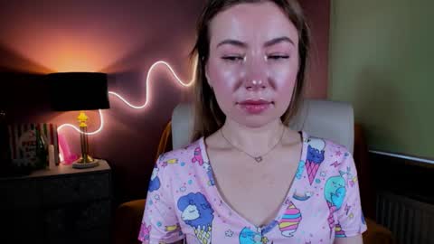 Snapshot of mia_luxx92 chatting on 11-15-25, 08:55 Mia online show from 11-15-25, 08:55