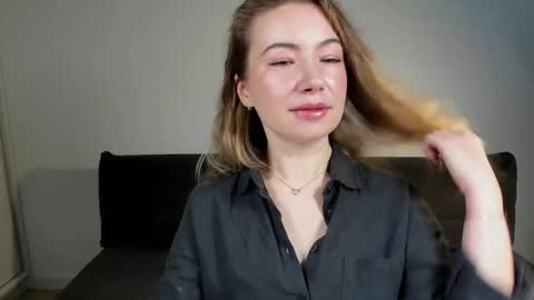 Snapshot of mia_luxx92 chatting on 11-26-25, 07:53 Mia online show from 11-26-25, 07:53