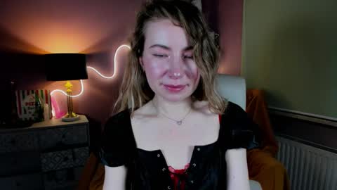 Snapshot of mia_luxx92 chatting on 11-30-25, 03:05 Mia online show from 11-30-25, 03:05