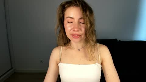 Mia online show from 04-22-26, 06:27