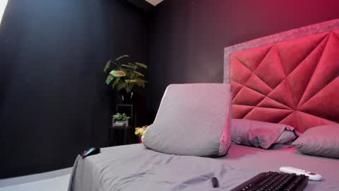 Snapshot of mia_milff chatting on 01-16-25, 10:12 MIA online show from 01-16-25, 10:12