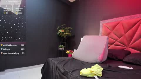 Snapshot of mia_milff chatting on 01-25-25, 01:32 MIA online show from 01-25-25, 01:32