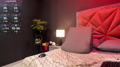 Snapshot of mia_milff chatting on 02-13-25, 12:02 MIA online show from 02-13-25, 12:02