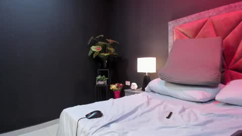 Snapshot of mia_milff chatting on 02-15-25, 09:59 MIA online show from 02-15-25, 09:59