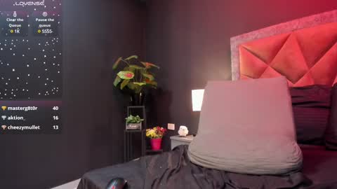 Snapshot of mia_milff chatting on 02-18-25, 10:47 MIA online show from 02-18-25, 10:47