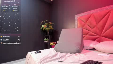 Snapshot of mia_milff chatting on 02-20-25, 12:52 MIA online show from 02-20-25, 12:52