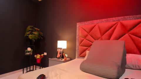 Snapshot of mia_milff chatting on 12-02-25, 07:20 MIA online show from 12-02-25, 07:20