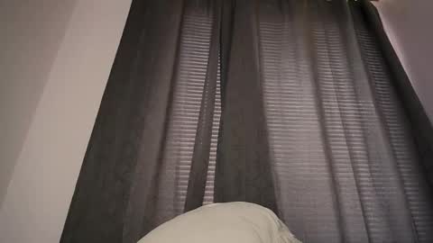 mia independent model online show from 10-15-25, 01:44