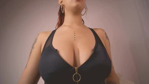 mia independent model online show from 02-07-26, 12:09