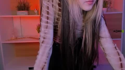 mia_moah online show from 10-14-25, 09:04