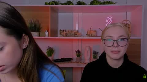 mia_moah online show from 10-15-25, 09:09