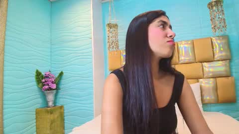 mia montess online show from 10-14-25, 01:12