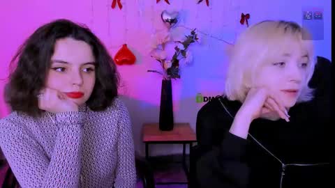 Snapshot of mia_mooon_ chatting on 04-15-26, 08:32 mia_mooon_ online show from 04-15-26, 08:32