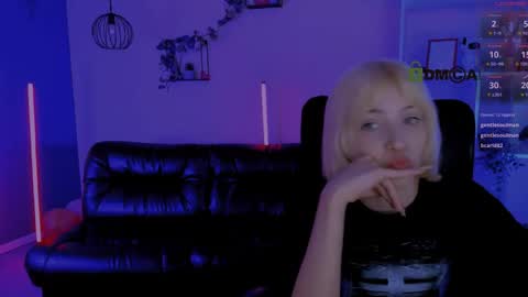 Snapshot of mia_mooon_ chatting on 04-25-26, 01:41 mia_mooon_ online show from 04-25-26, 01:41