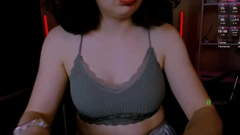 Snapshot of mia_mooon_ chatting on 05-16-26, 10:36 mia_mooon_ online show from 05-16-26, 10:36