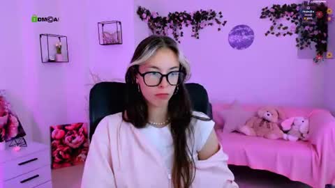 mia_mooon_ online show from 07-20-26, 10:39